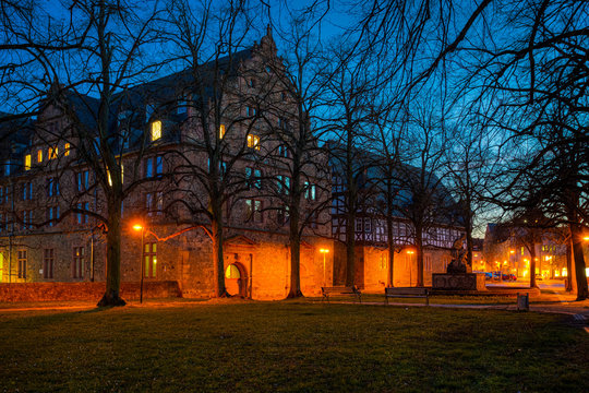 Zeughaus Gie&szlig;en am Abend  