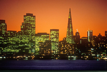 Fototapeta na wymiar San Francisco skyline at sunset, San Francisco, California