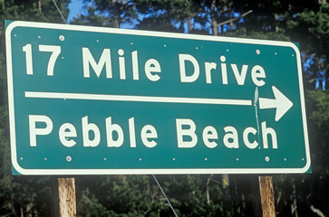 Ò17 Mile DriveÓ scenic drive sign in Pacific Grove, California