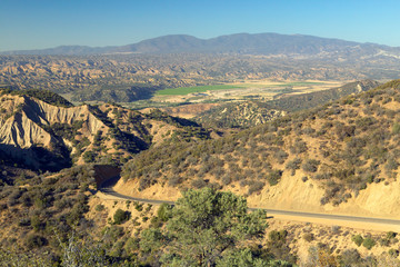 Fototapeta na wymiar Highway 33 overview of Cuyama Valley with Green Field in Southern California