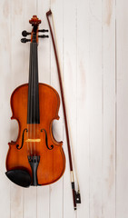 Plakat violin in white wooden background