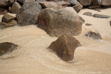 Fototapeta na wymiar rocks in the sand at the shore