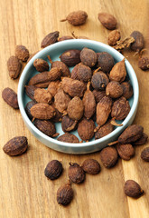 heap of black cardamom whole seeds 