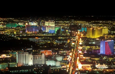 Tuinposter View of the strip at night from the Stratosphere Tower, NV © spiritofamerica