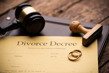 Divorce decree. Conflict, petition.