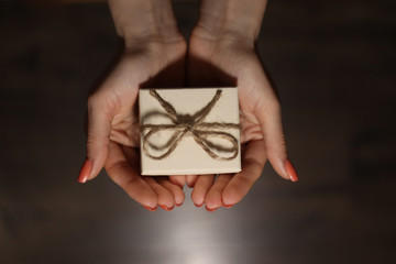 hand holding gift box