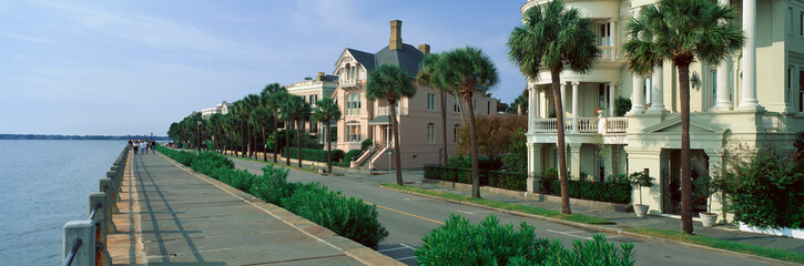 Fototapeta premium Atlantic Ocean with historic homes of Charleston, SC