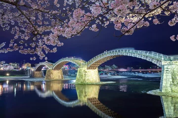 Foto op Plexiglas Kintai Brug Kintaikyo-brug en Sakura