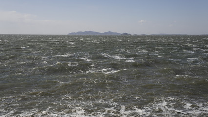 Fototapeta premium 밀려오는 파도