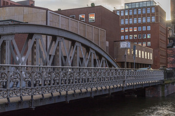 Naklejka premium Brücke in der Hamburger Speicherstadt