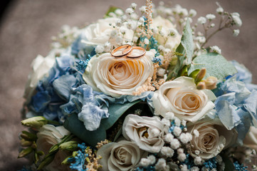 Gold wedding rings on the bouquet of flowers