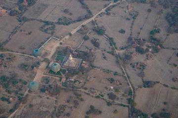Vista dall'alto templi e paesaggi Birmani - 332094827