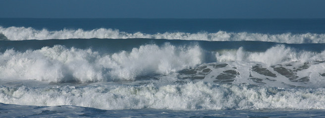 Vagues déferlantes océan atlantique