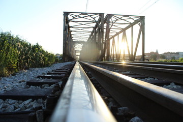 Sonnenaufgang Brücke Zug