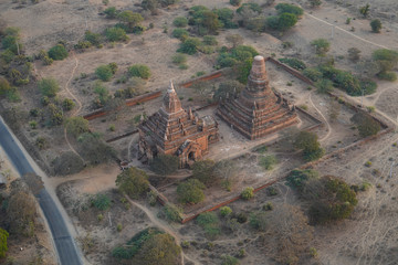 Vista dall'alto templi e paesaggi Birmani - 332096825