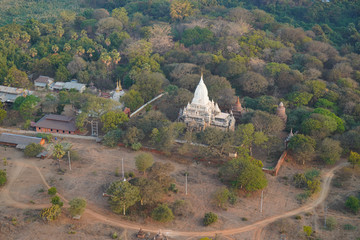Vista dall'alto templi e paesaggi Birmani - 332099699