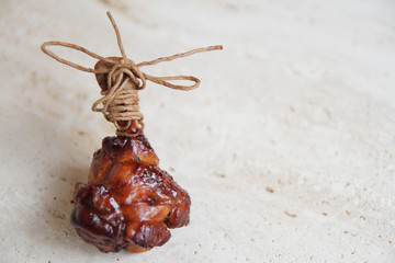  fried chicken wings with spices, herbs and soy sauce.