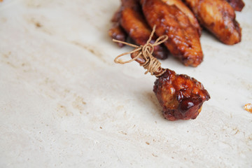  fried chicken wings with spices, herbs and soy sauce.