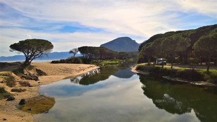 Fototapeta na wymiar Landschaft in Sardinien, Berge, Meer, Wald, Strand