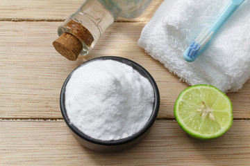 baking soda and lemon on wooden table