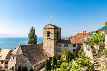 Petit village de Saint-Saphorin, avec son église, dans la région classée au patrimoine mondial...
