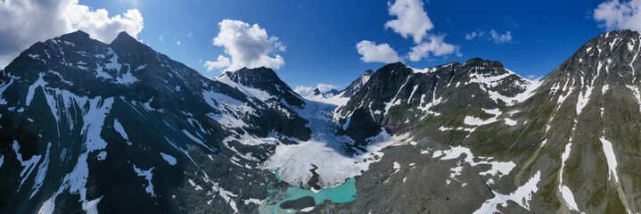 Panorámicas aéreas del glaciar Steindalsbreen, Troms, Noruega