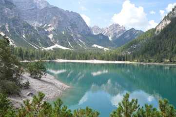 Fototapeta na wymiar Pragser Wildsee in den Dolomiten