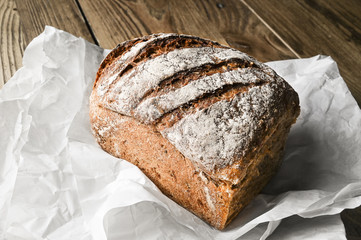 Ein knuspriges Vollkornbrot vom Biobäcker