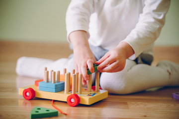 Obraz na płótnie Canvas Little girl play a building plastic blocks. Logic game for children.