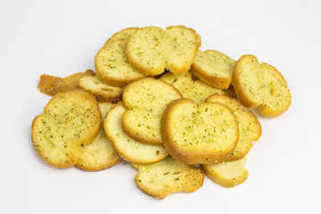 heap of crispy bread chips with sweet basil pesto