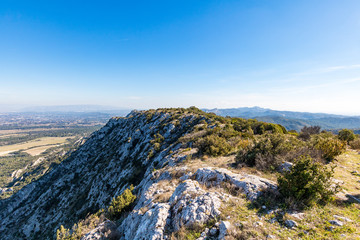 Paysage du Plateau de la Caume, dans le parc naturel régional des Alpilles, à Saint-Rémy-de-Provence.