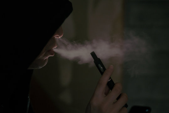 Vaper/Men smoking electronic cigarettes © Tatsuro.Y