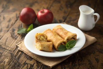 Crepes filled with apple and cinnamon