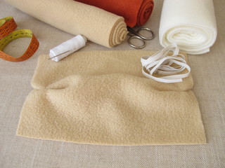 Self sewing of a fabric face mask against pollen and dust