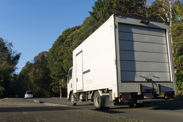箱トラック　輸送トラック	