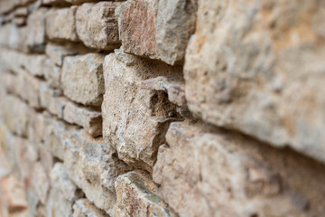 Grobe Felsmauer in gewinkelter Detailansicht