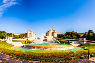 Fountain in Trocadero garden with the Palais of Chaillot in background near Eiffel Tower in Paris, France. - obrazy, fototapety, plakaty