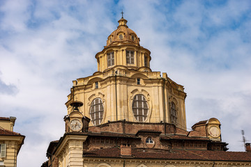 Obraz premium Real Chiesa di San Lorenzo with the dome. Ancient church in Baroque style (XVII century) in Turin downtown, UNESCO world heritage site. Piedmont, Italy, Europe