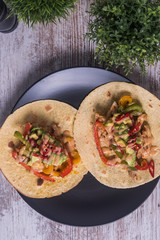 Tacos de pollo y verduras