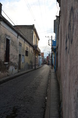 Fototapeta na wymiar Empty street in Cuba on a cloudy day