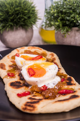Pan indio con chutney de mango 