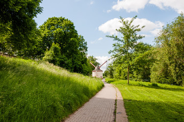 Trier, Mosel, Moselkran, Landkran, Fluss, Moselufer, Uferweg, Radtour, Spazierweg, Römerbrücke, Rheinland-Pfalz, Altstadt, Stadt, Sommer, Deutschland