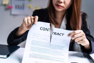 Business woman tearing contract at her office, Breaking contract concept - obrazy, fototapety, plakaty