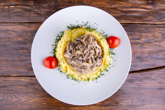 Befstroganov with potato puree