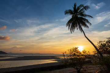 Fototapeta premium Sonnenuntergang in Thailand