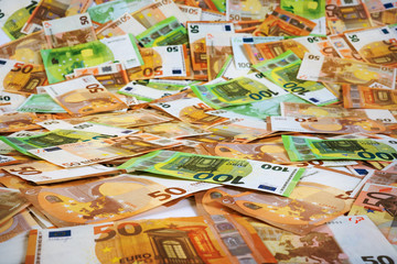 viele euro banknoten bargeld