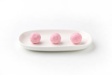 スノーボール クッキー 砂糖 菓子 ピンク 白背景