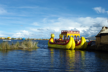 Bateau p&eacute;ruvien des &icirc;les Uros