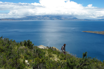 Randonneur sur l'Isla del Sol, Bolivie