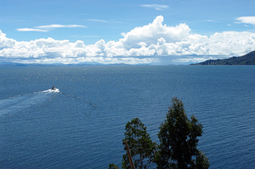 Panorama de l'île péruvienne de Taquile